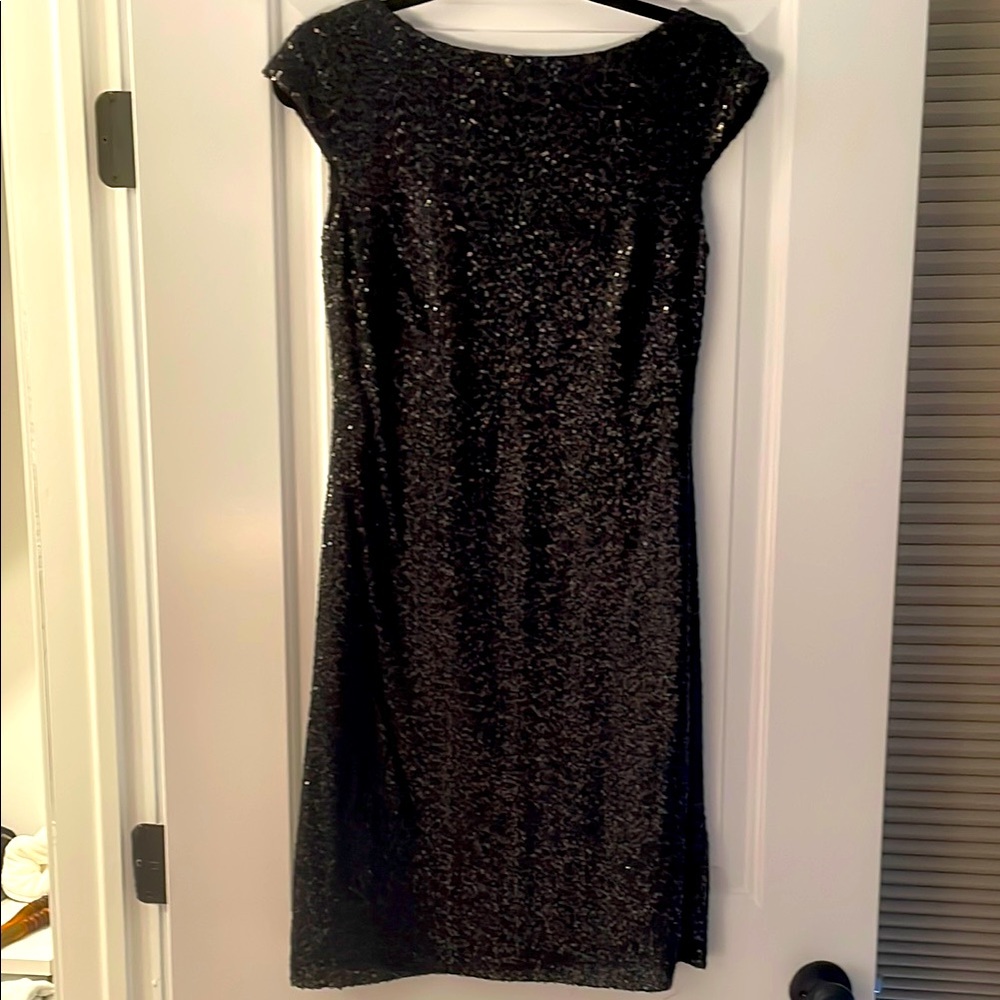 Elegant Black Sheath Cocktail Dress with Cap Sleeves